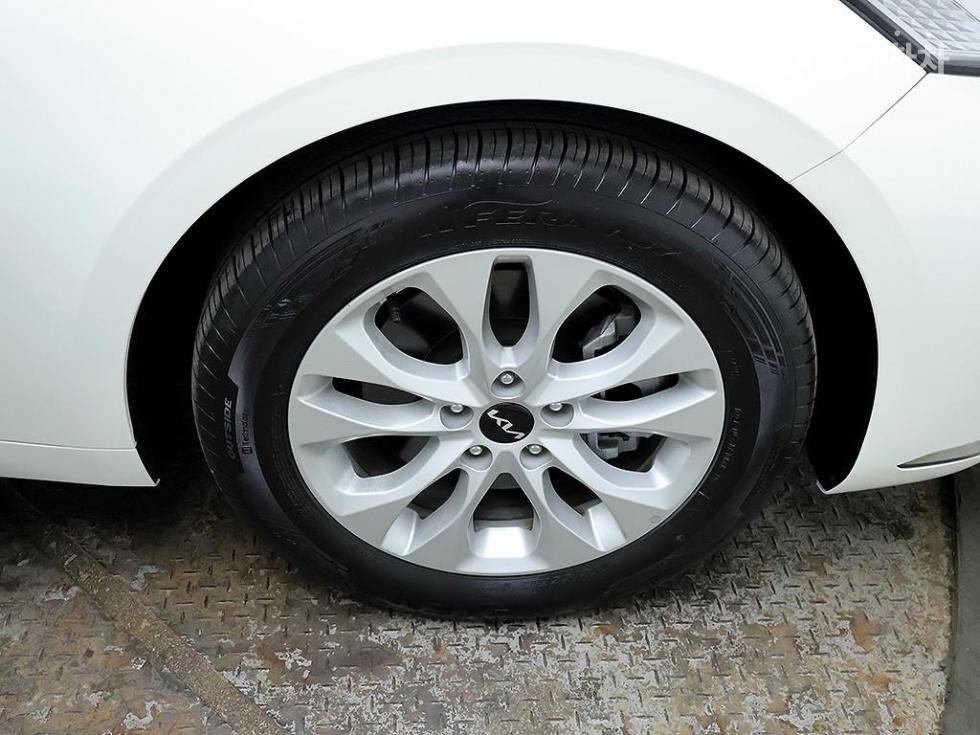 Kia K8 — miniaturë 8