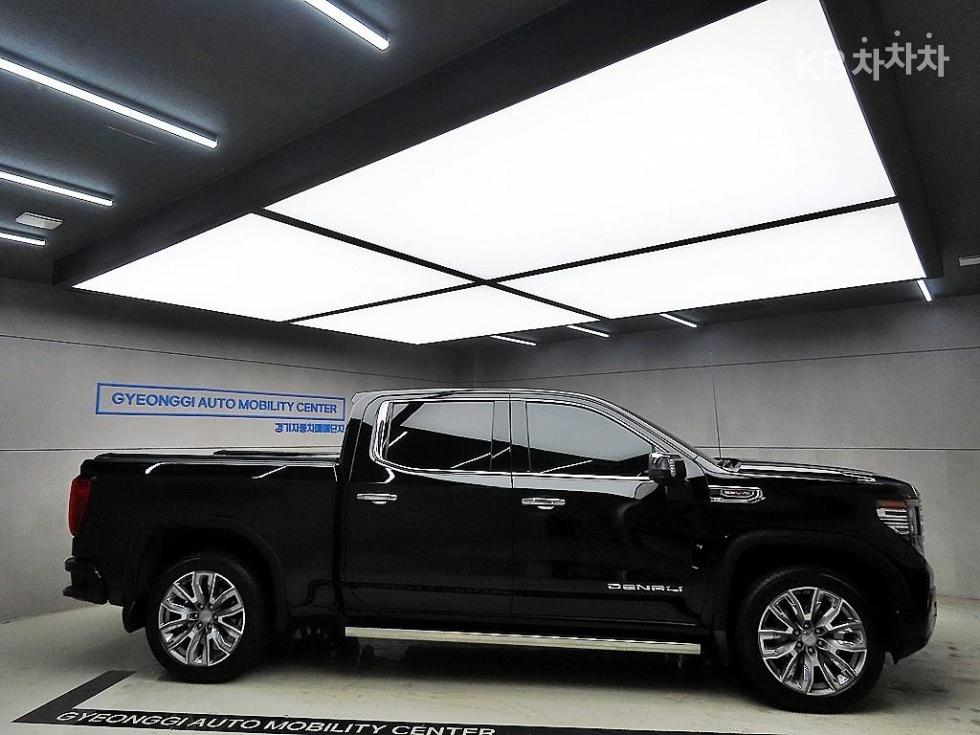 2023 GMC GMC photo