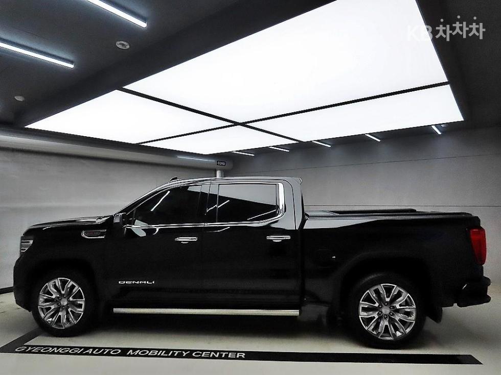 2023 GMC GMC photo