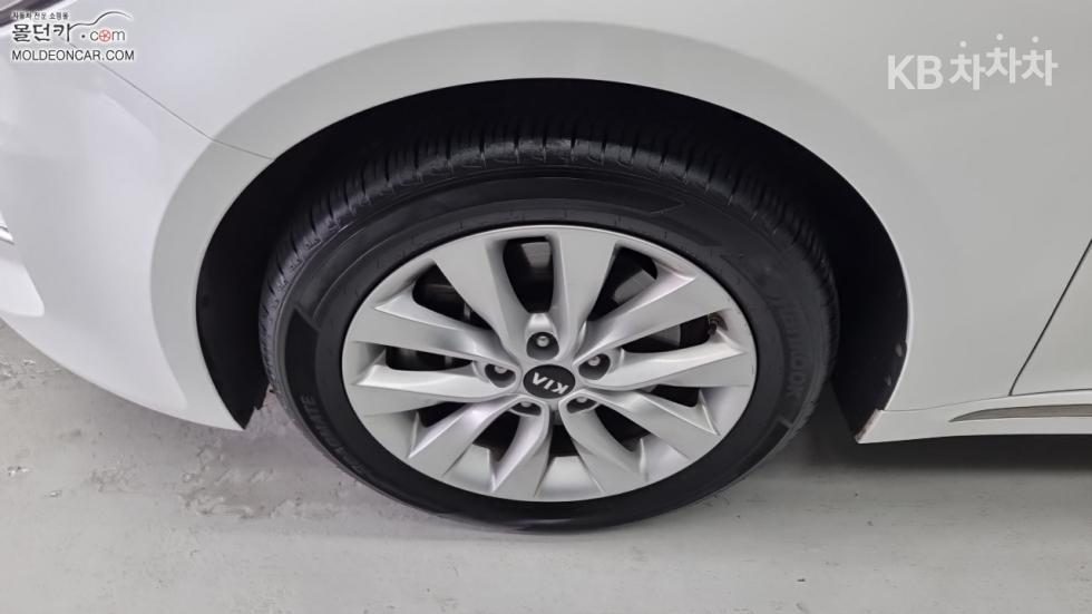 Kia K5 — miniaturë 6