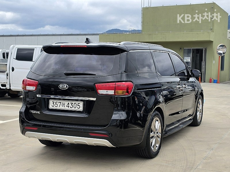 Kia Carnival — miniaturë 4