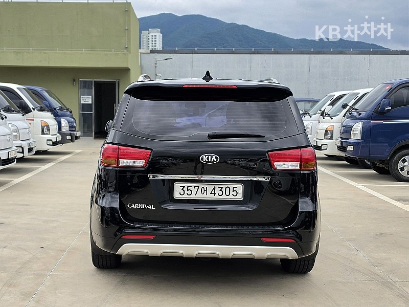 Kia Carnival — miniaturë 5