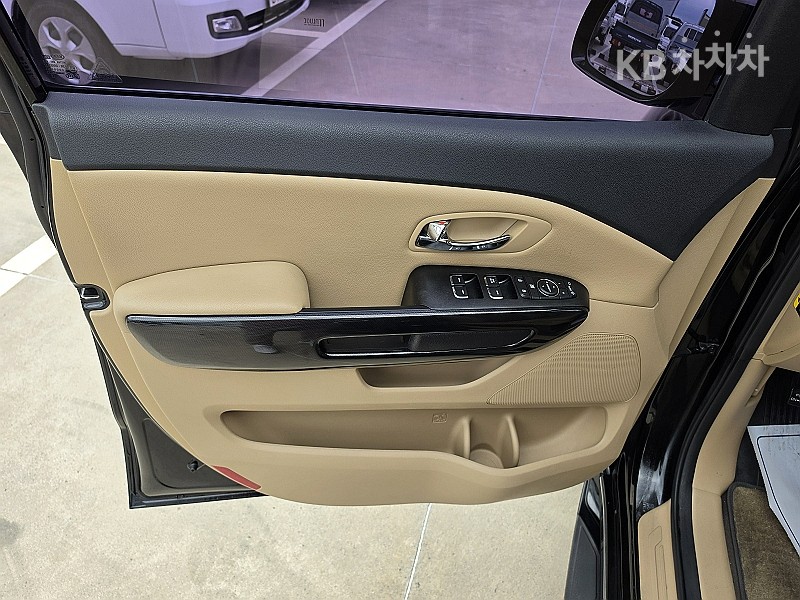 Kia Carnival — miniaturë 10