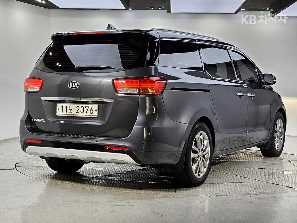 Kia Carnival — miniaturë 4
