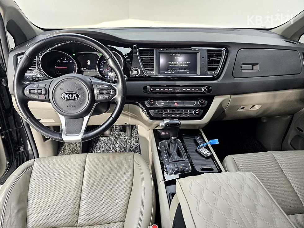 Kia Carnival — miniaturë 5