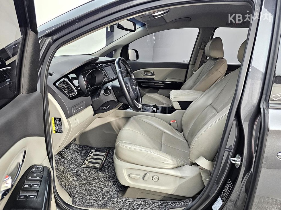 Kia Carnival — miniaturë 8