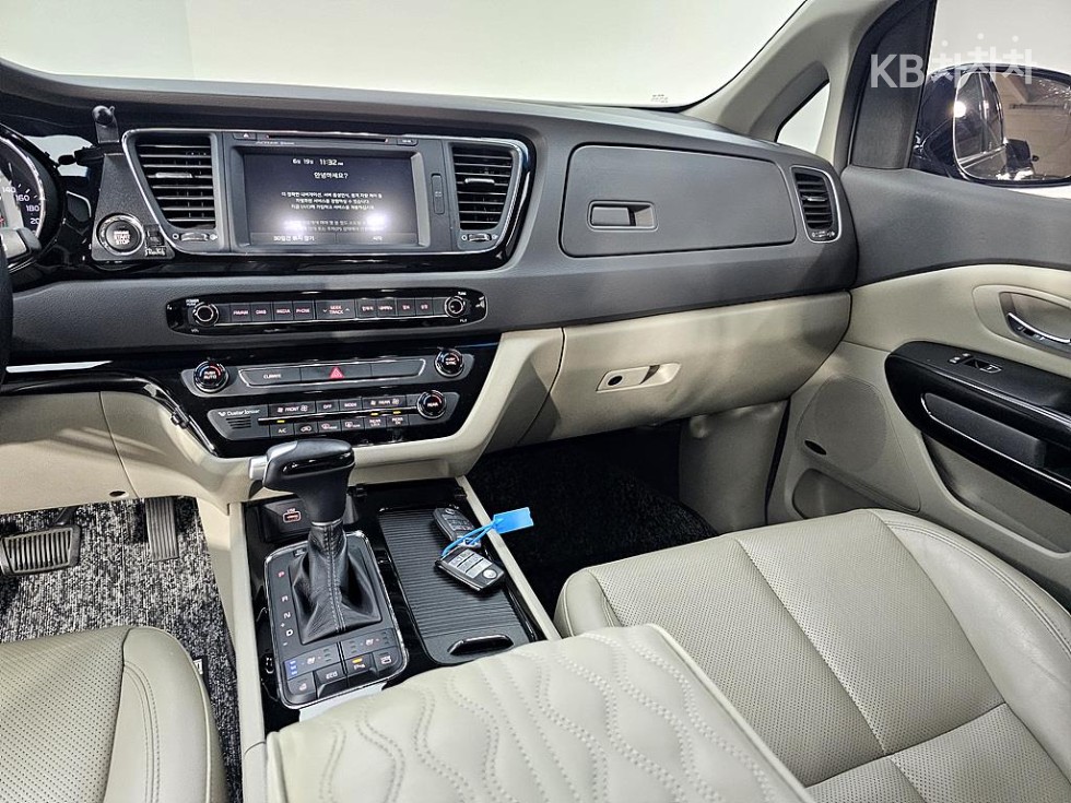 Kia Carnival — miniaturë 10