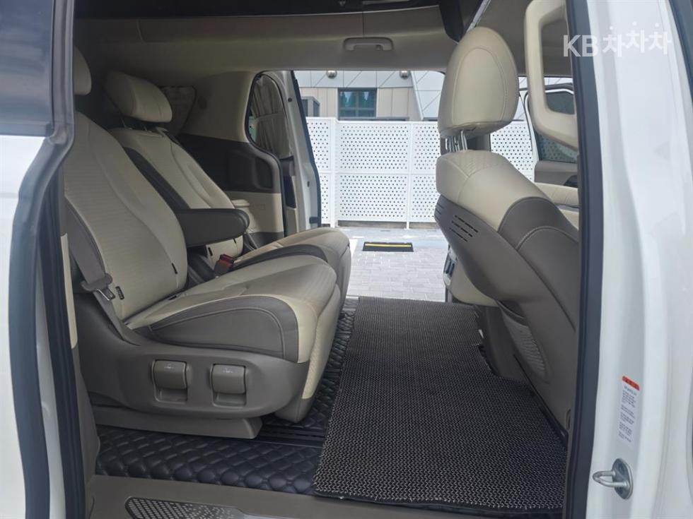 Kia Carnival — miniaturë 17