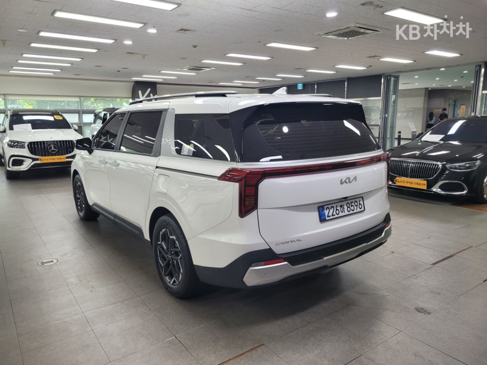 Kia Carnival — miniaturë 5