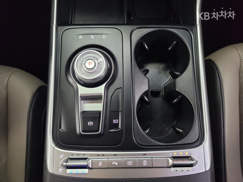 Kia Carnival — miniaturë 16