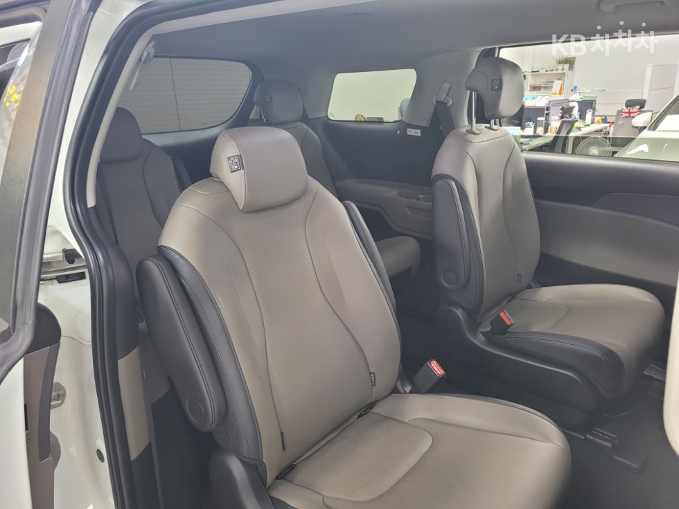 Kia Carnival — miniaturë 23