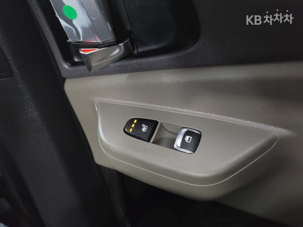 Kia Carnival — miniaturë 27