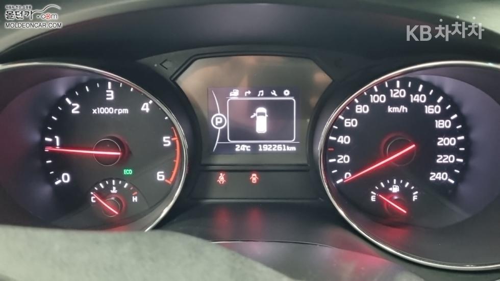 Kia Carnival — miniaturë 5