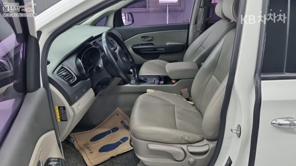 Kia Carnival — miniaturë 9
