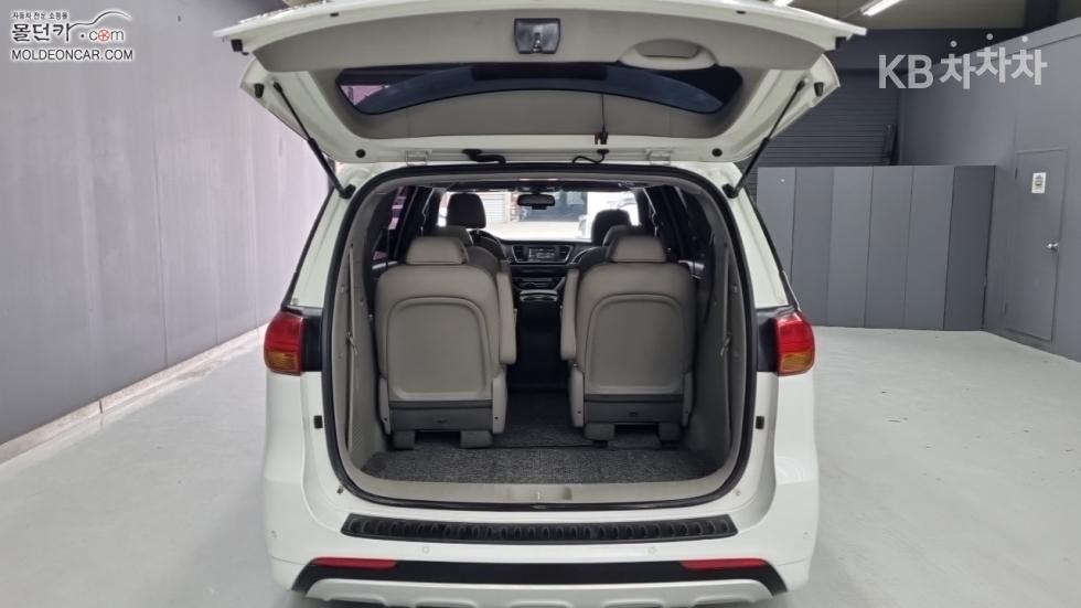 Kia Carnival — miniaturë 18