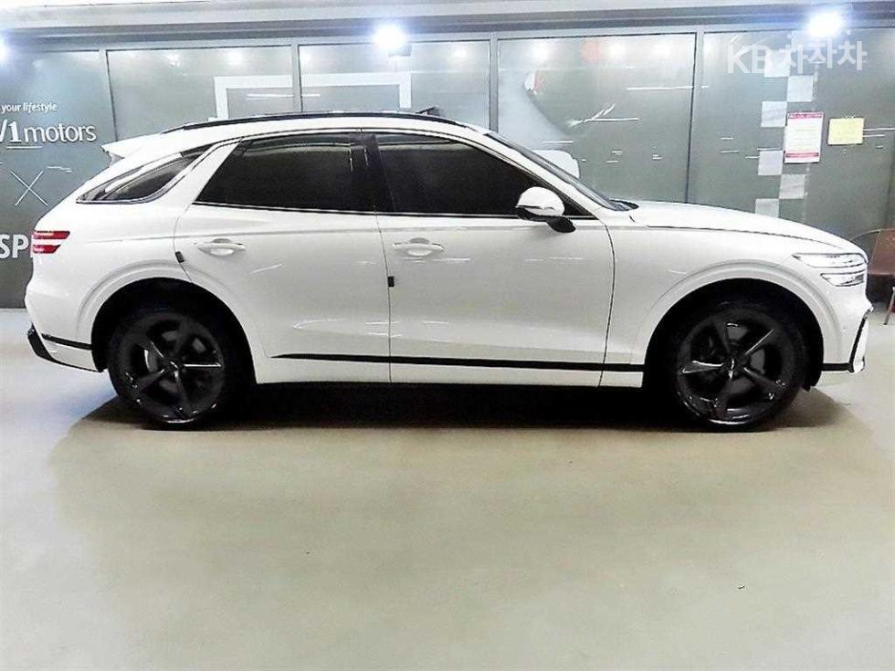 2024 Genesis GV70 photo