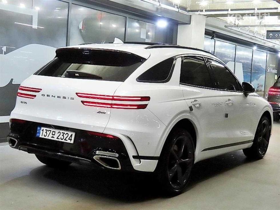 2024 Genesis GV70 photo