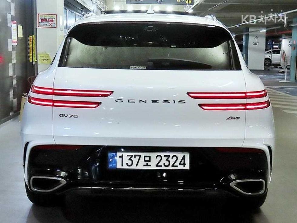 2024 Genesis GV70 photo