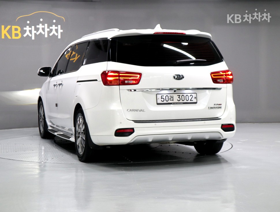 Kia Carnival — miniaturë 4