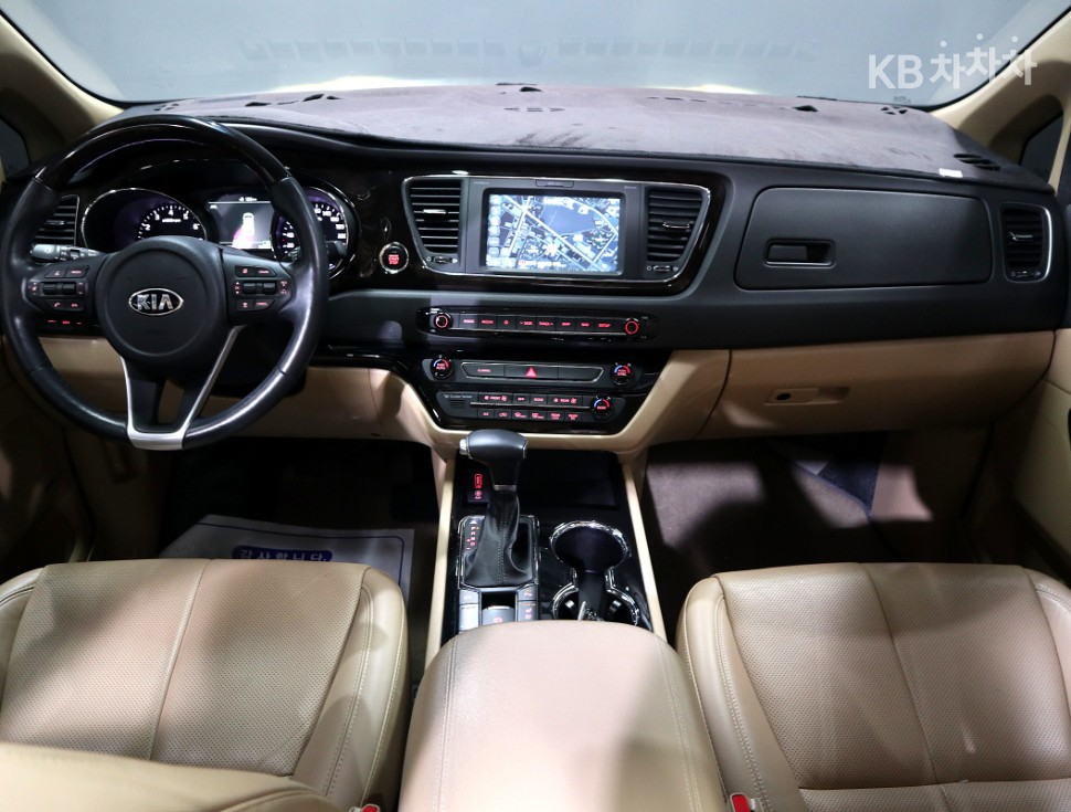 Kia Carnival — miniaturë 5