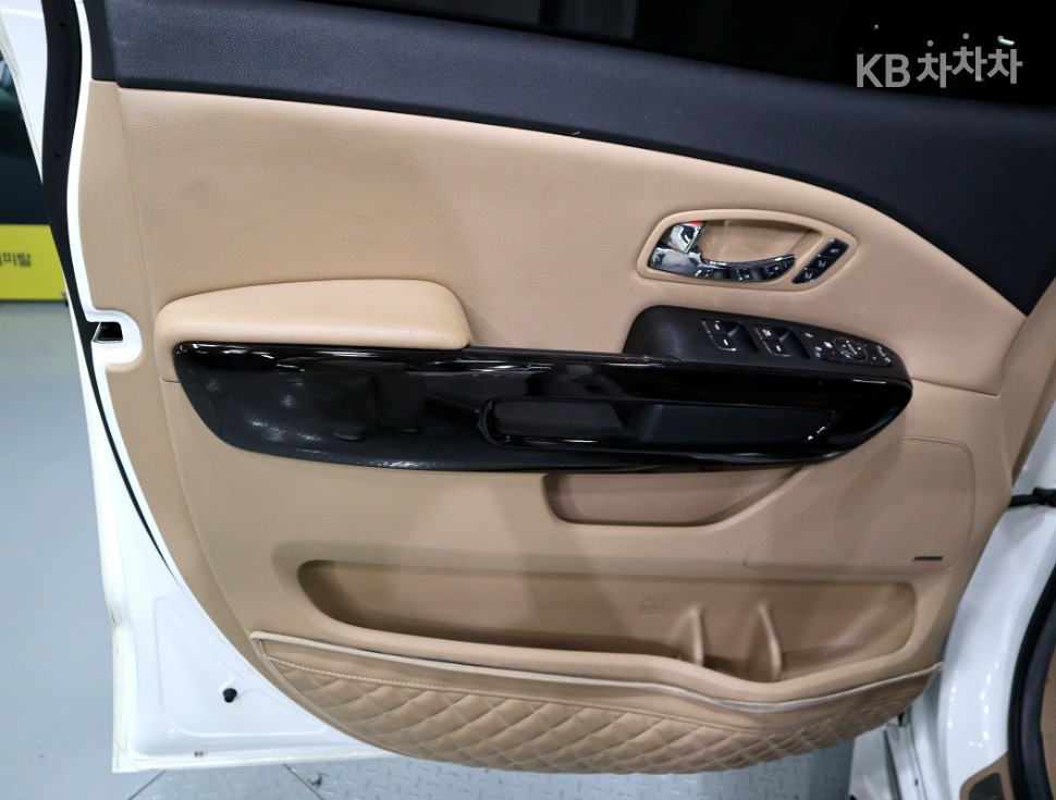 Kia Carnival — miniaturë 8