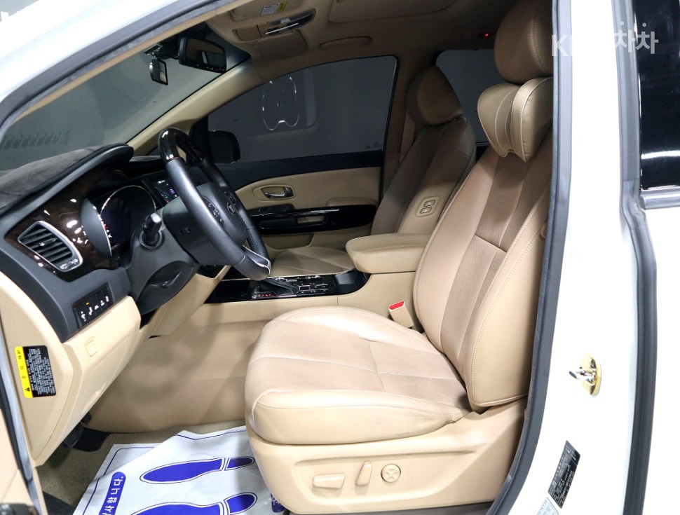 Kia Carnival — miniaturë 9