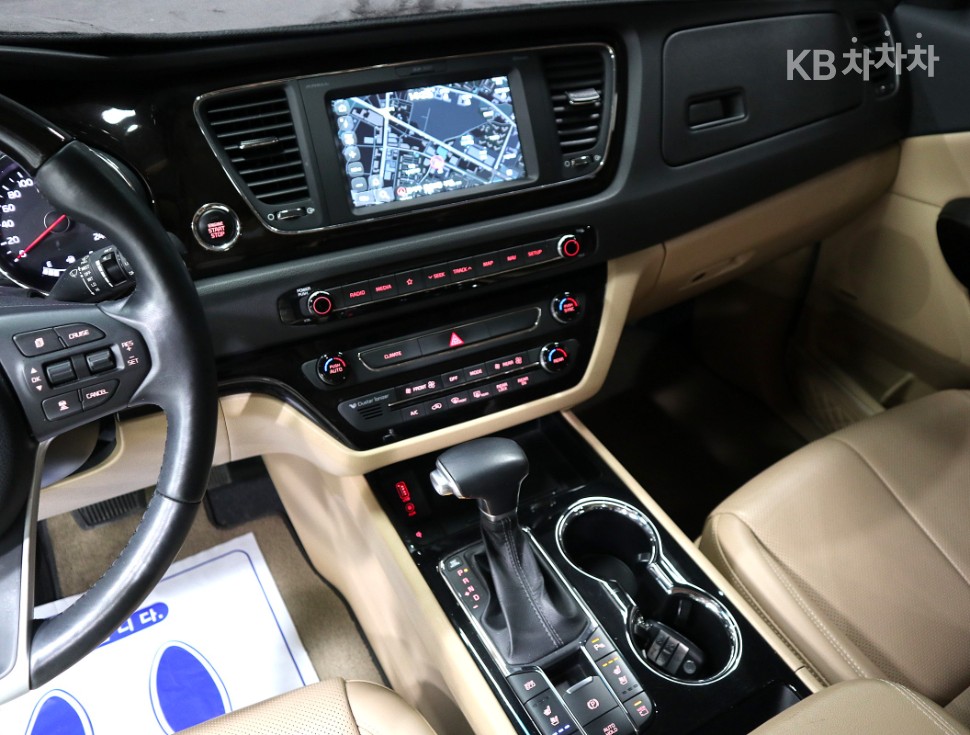 Kia Carnival — miniaturë 11