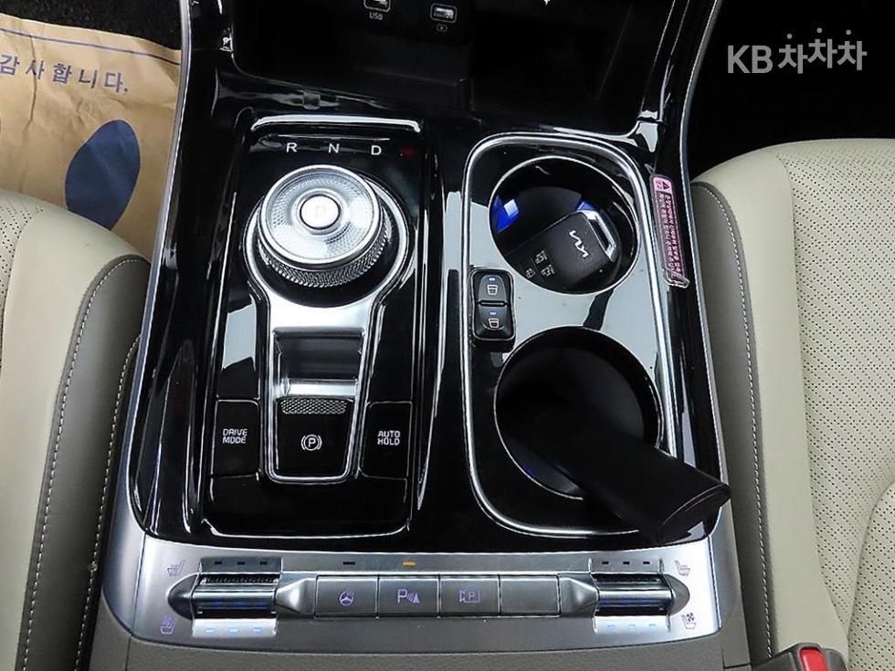 Kia Carnival — miniaturë 10
