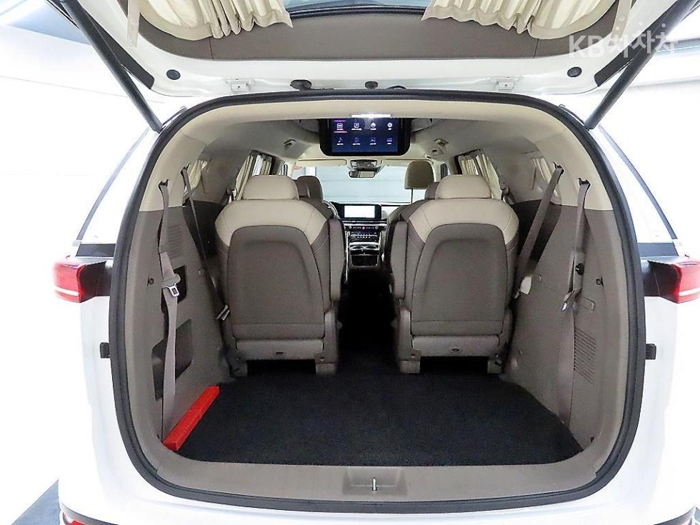 Kia Carnival — miniaturë 18