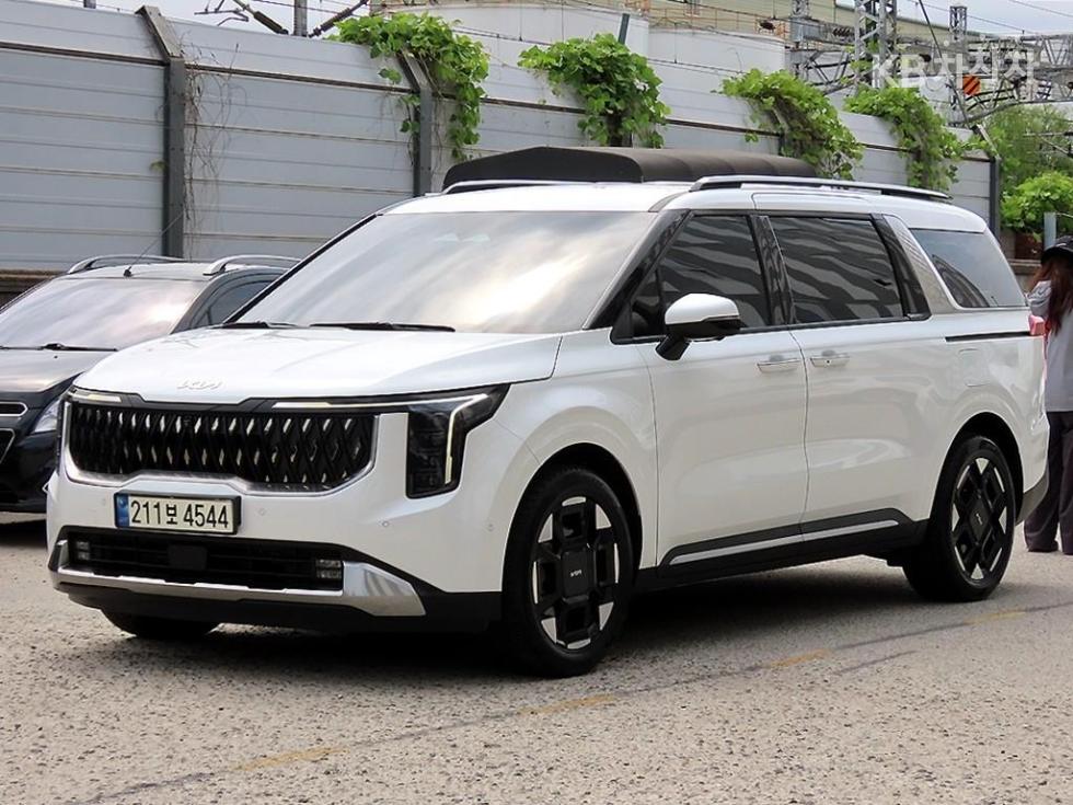Kia Carnival — miniaturë 2