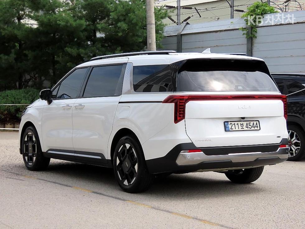Kia Carnival — miniaturë 3