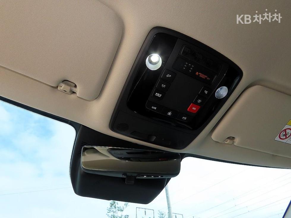 Kia Carnival — miniaturë 15