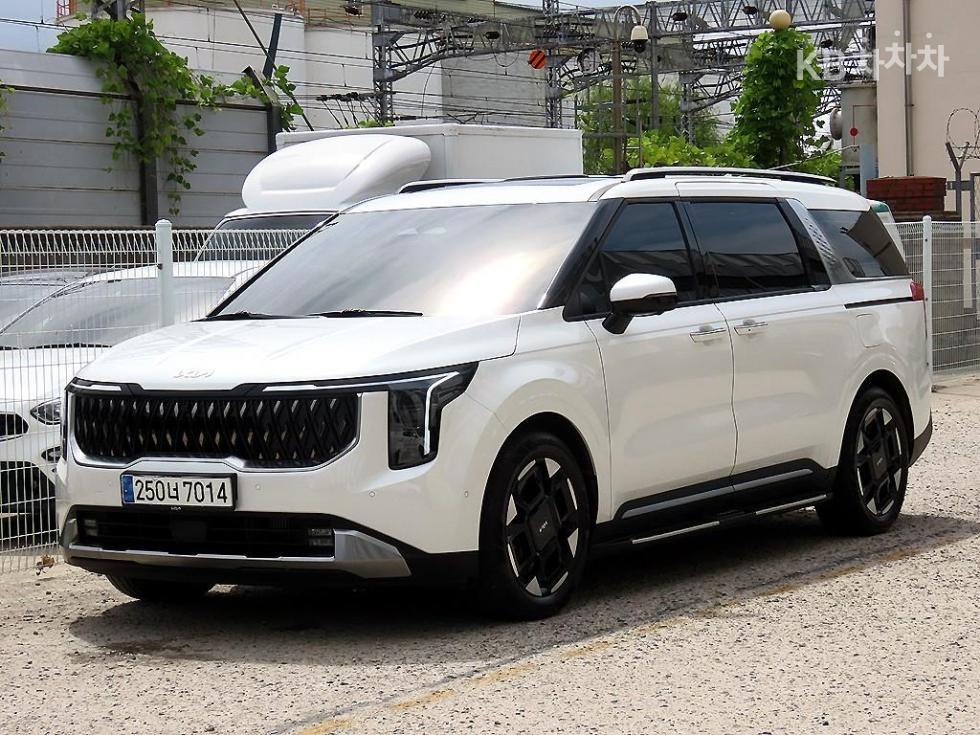 Kia Carnival — miniaturë 2