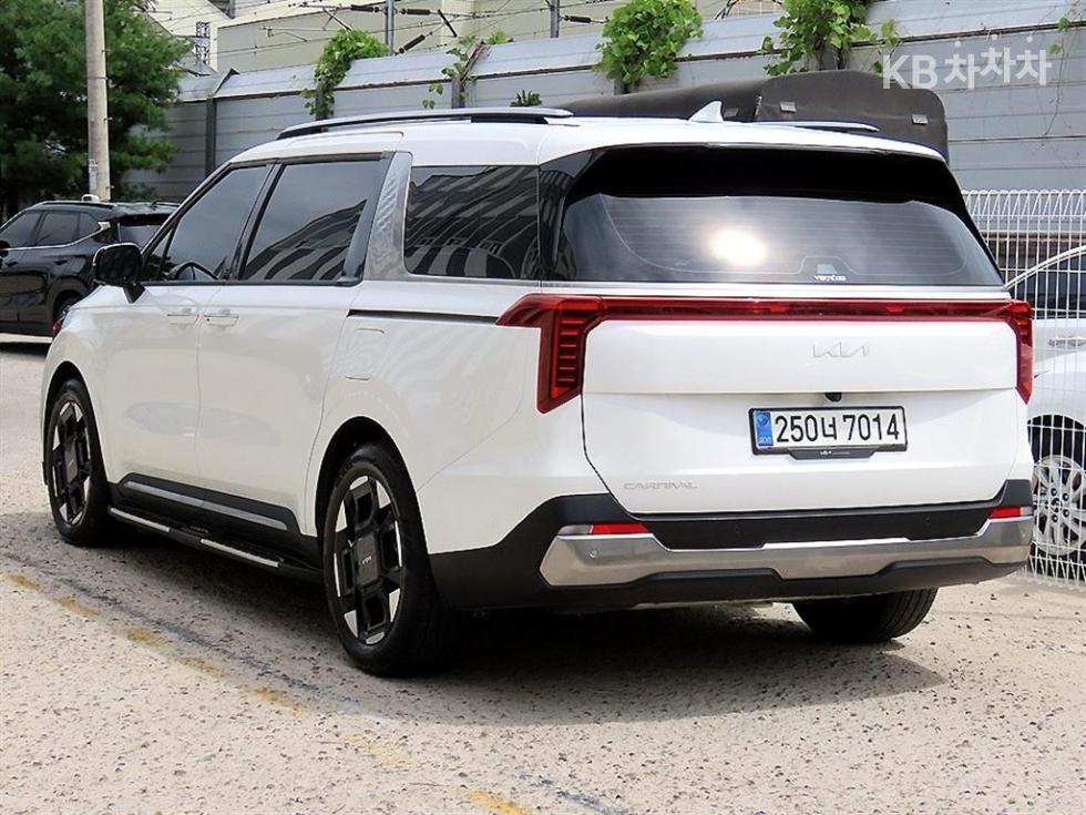 Kia Carnival — miniaturë 3