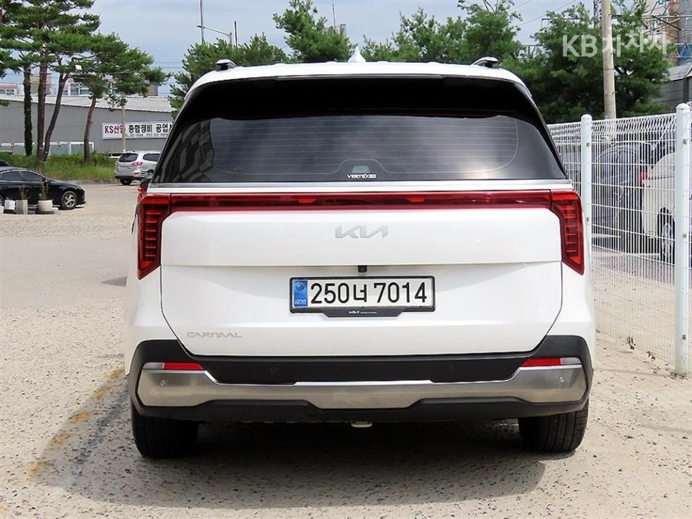 Kia Carnival — miniaturë 4