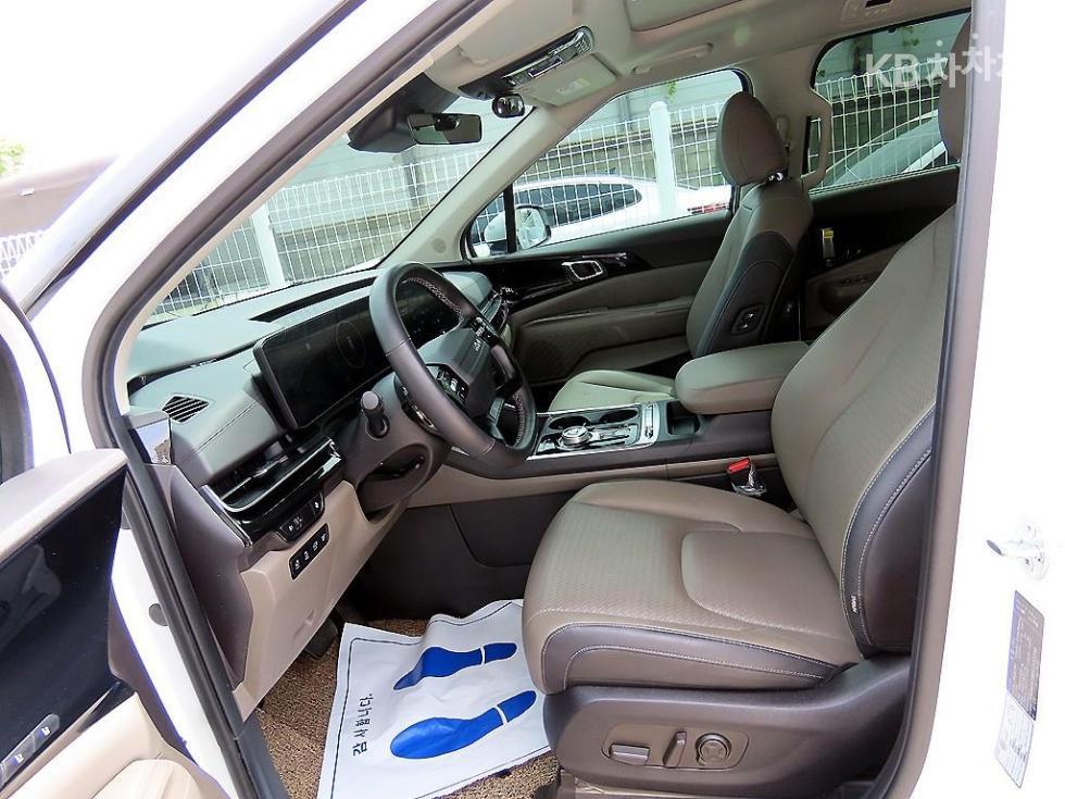 Kia Carnival — miniaturë 5
