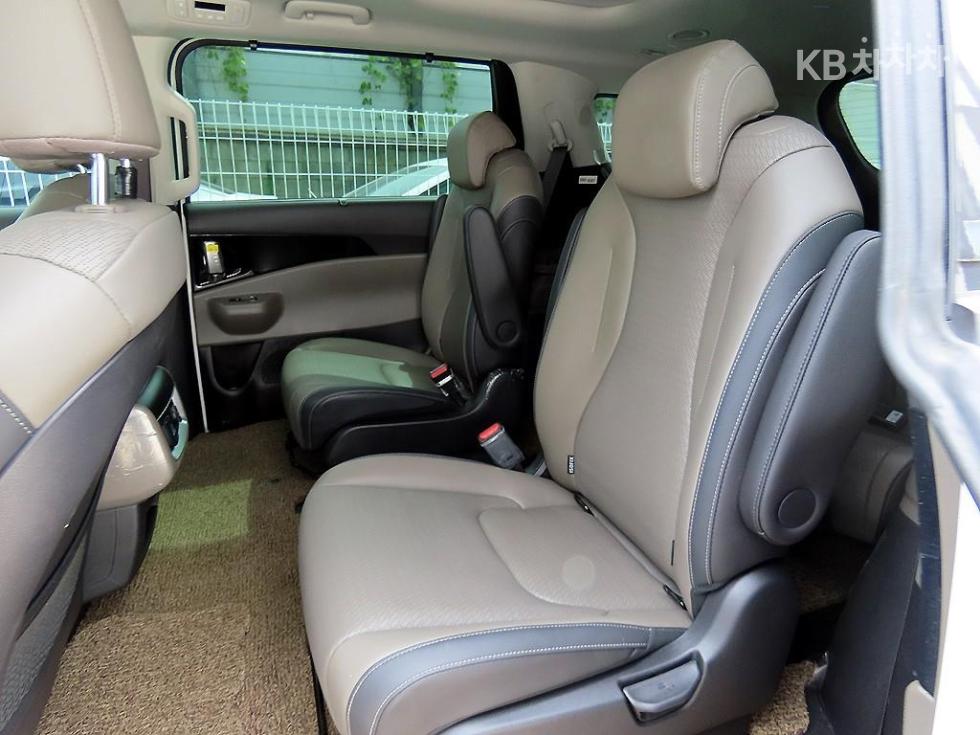 Kia Carnival — miniaturë 6