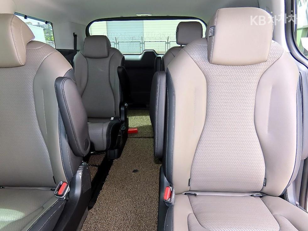 Kia Carnival — miniaturë 7