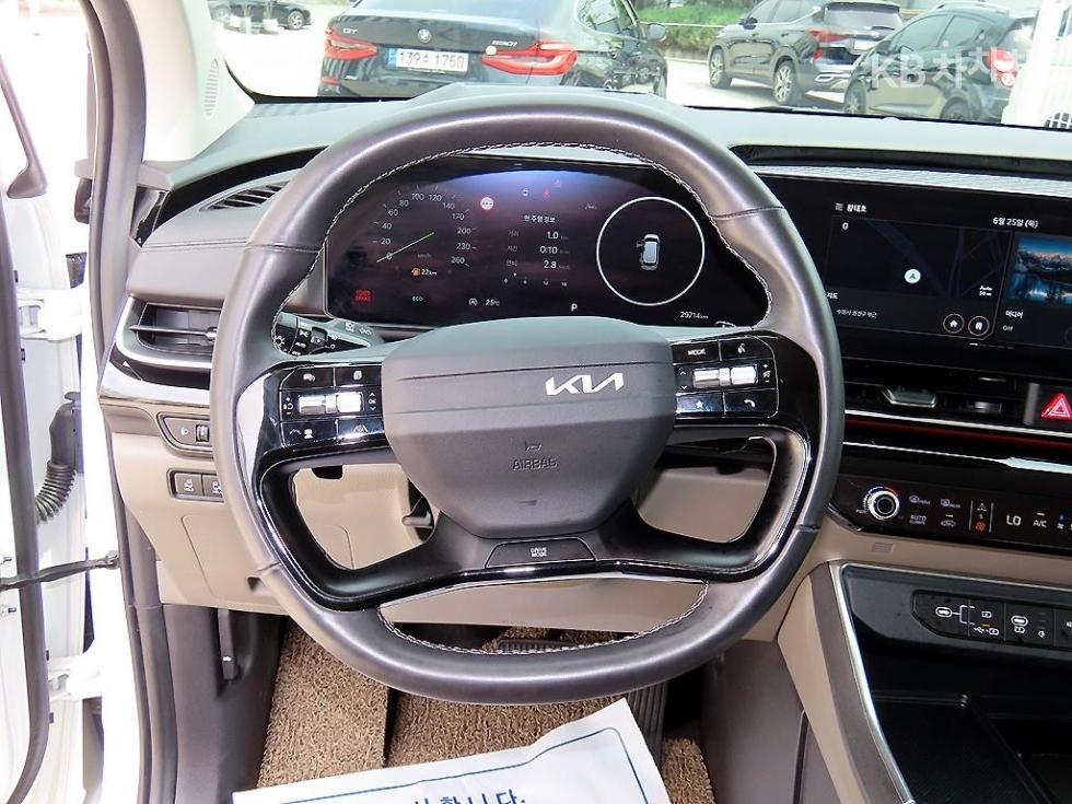 Kia Carnival — miniaturë 9