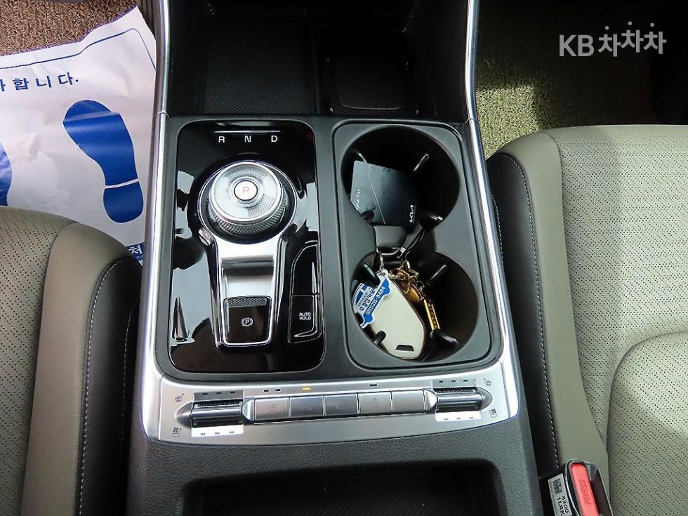 Kia Carnival — miniaturë 11