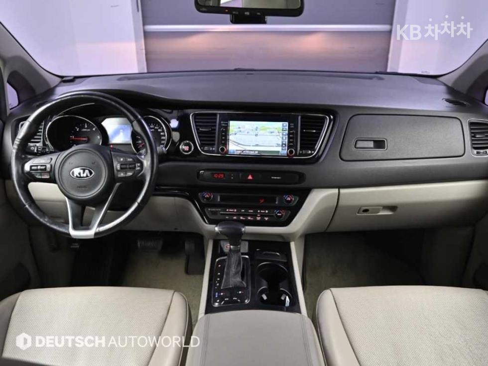 Kia Carnival — miniaturë 7
