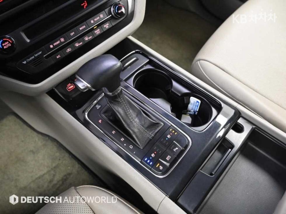 Kia Carnival — miniaturë 9