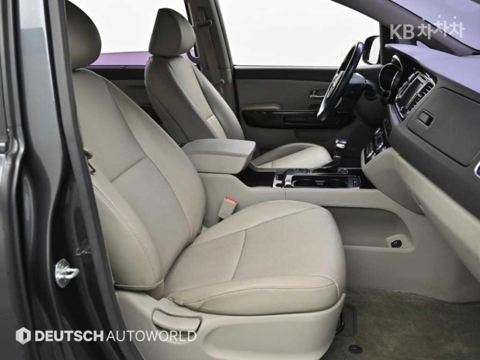 Kia Carnival — miniaturë 10
