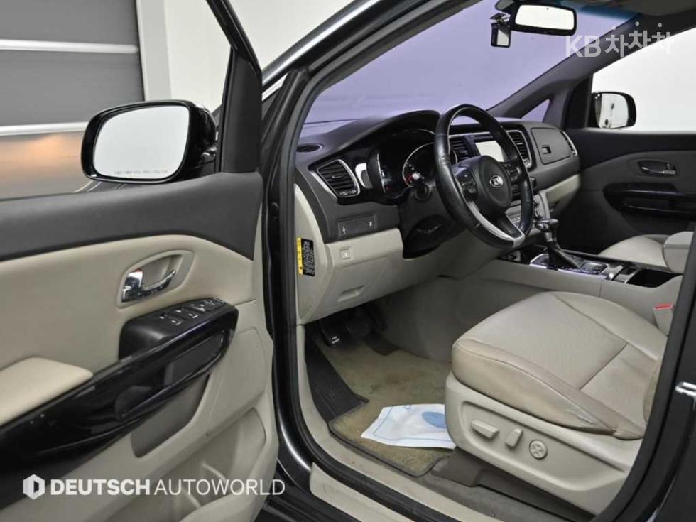 Kia Carnival — miniaturë 11