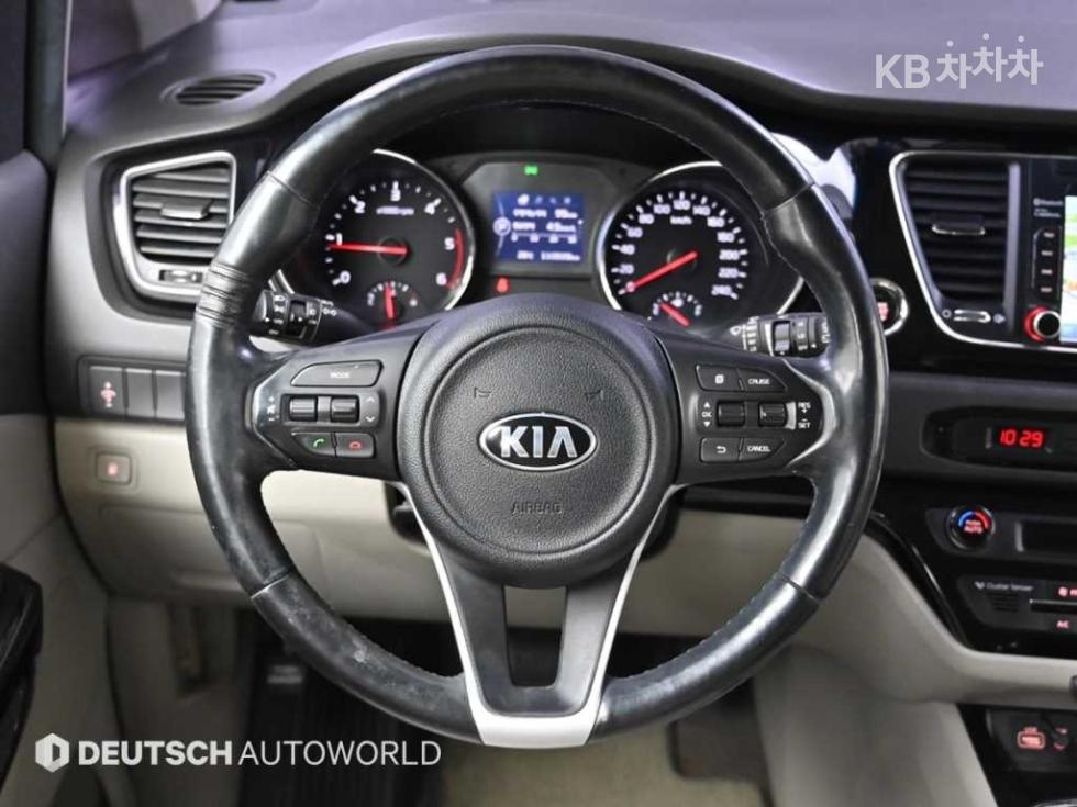 Kia Carnival — miniaturë 13