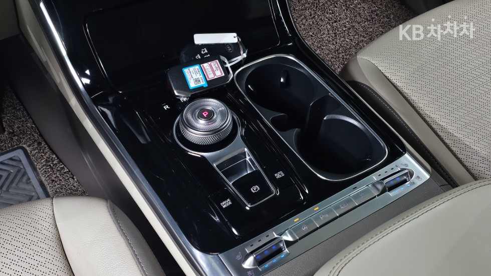 Kia Carnival — miniaturë 9