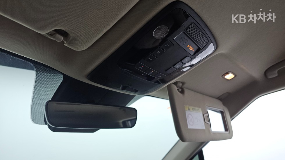 Kia Carnival — miniaturë 17