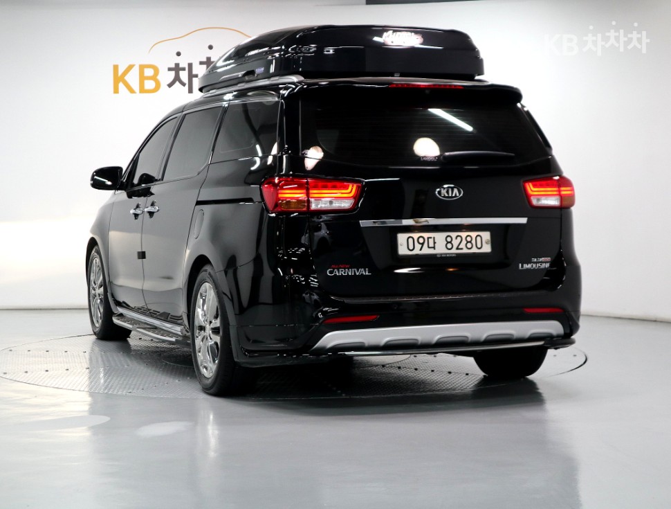 Kia Carnival — miniaturë 4