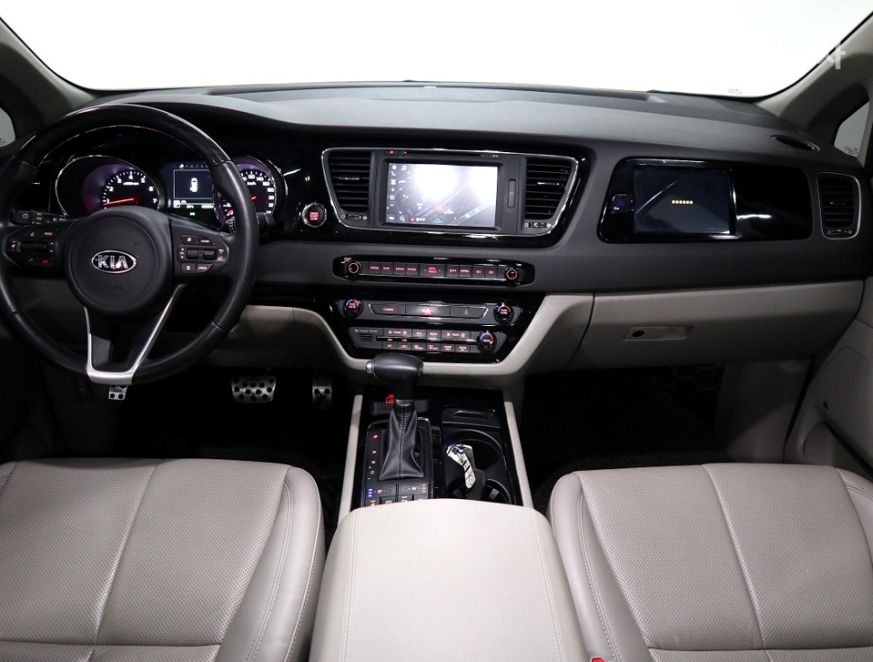 Kia Carnival — miniaturë 5