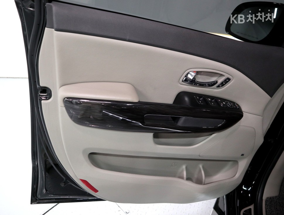 Kia Carnival — miniaturë 8